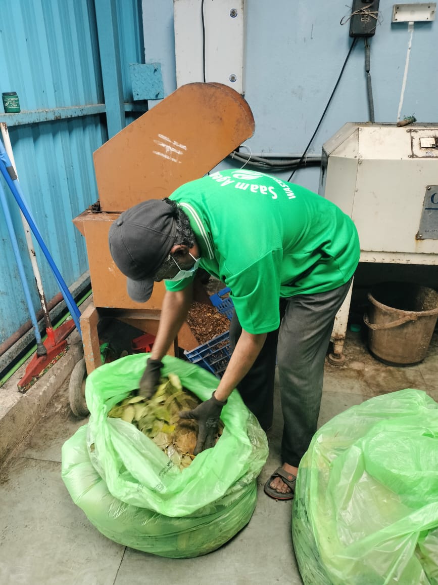 Preparing leaf and garden waste for processing